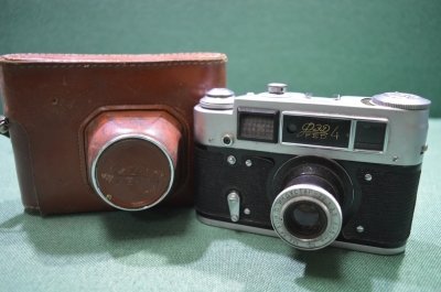 Фотоаппарат "ФЭД-4", объектив Индустар-22  (1/3,5 F=50мм) N 6668797. СССР.