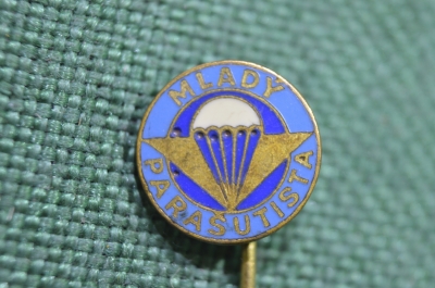 Знак, значок "Юный парашютист", Чехословакия, тяж. металл, горячая эмаль
