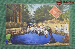 Колониальная открытка, арабы у воды. Африка, Тунис. "Jette un sou l'eau" Фото Lehnert & Landrock.  