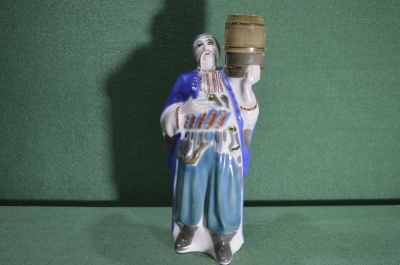 Штоф фарфоровый, статуэтка "Казак","Гетман". 1990- е годы. Полонский фарфоровый завод. Украина.