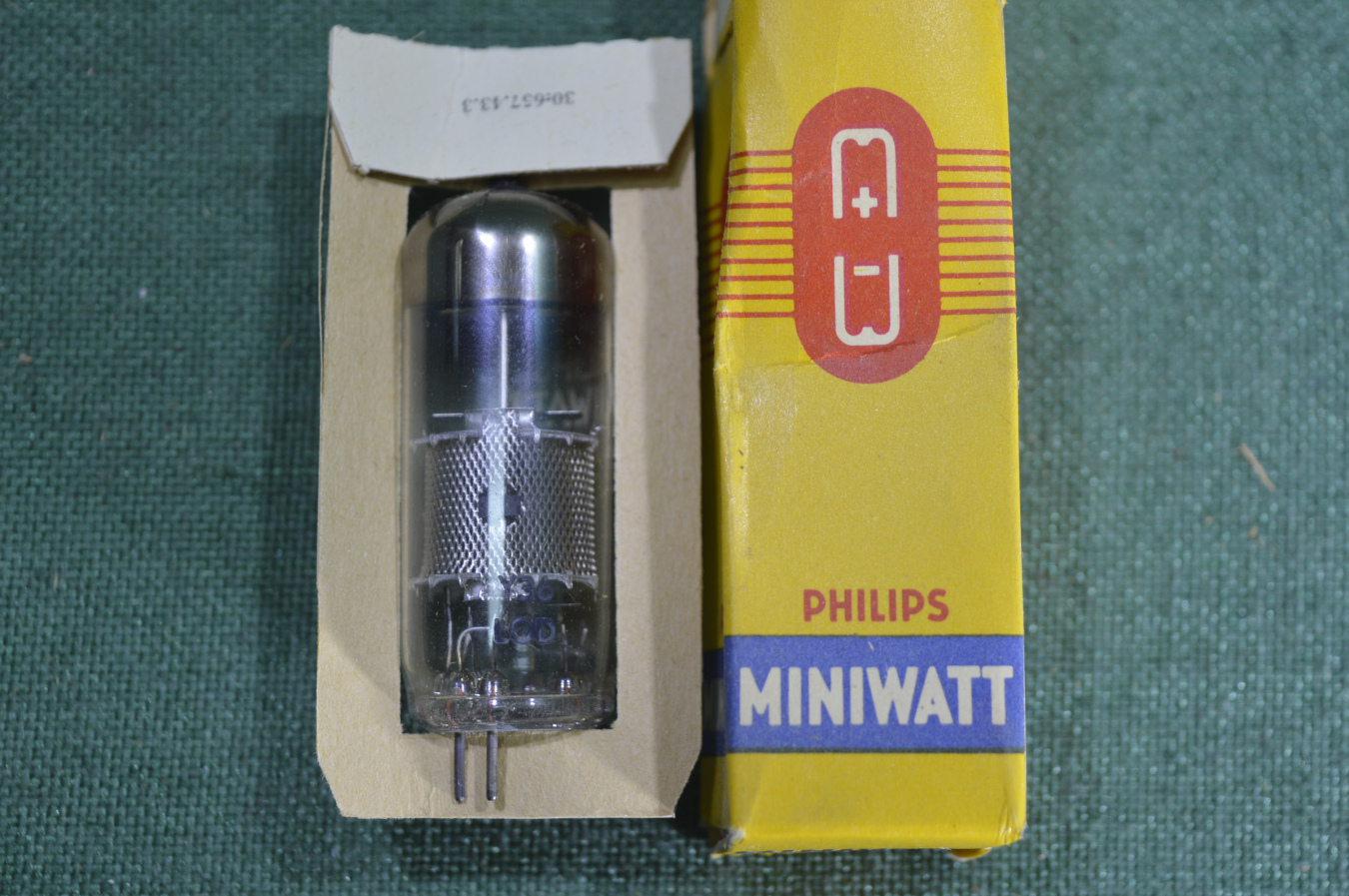 Купить Радиолампа Philips Miniwatt EF85. Лампа новая. Филипс EF 85 ...