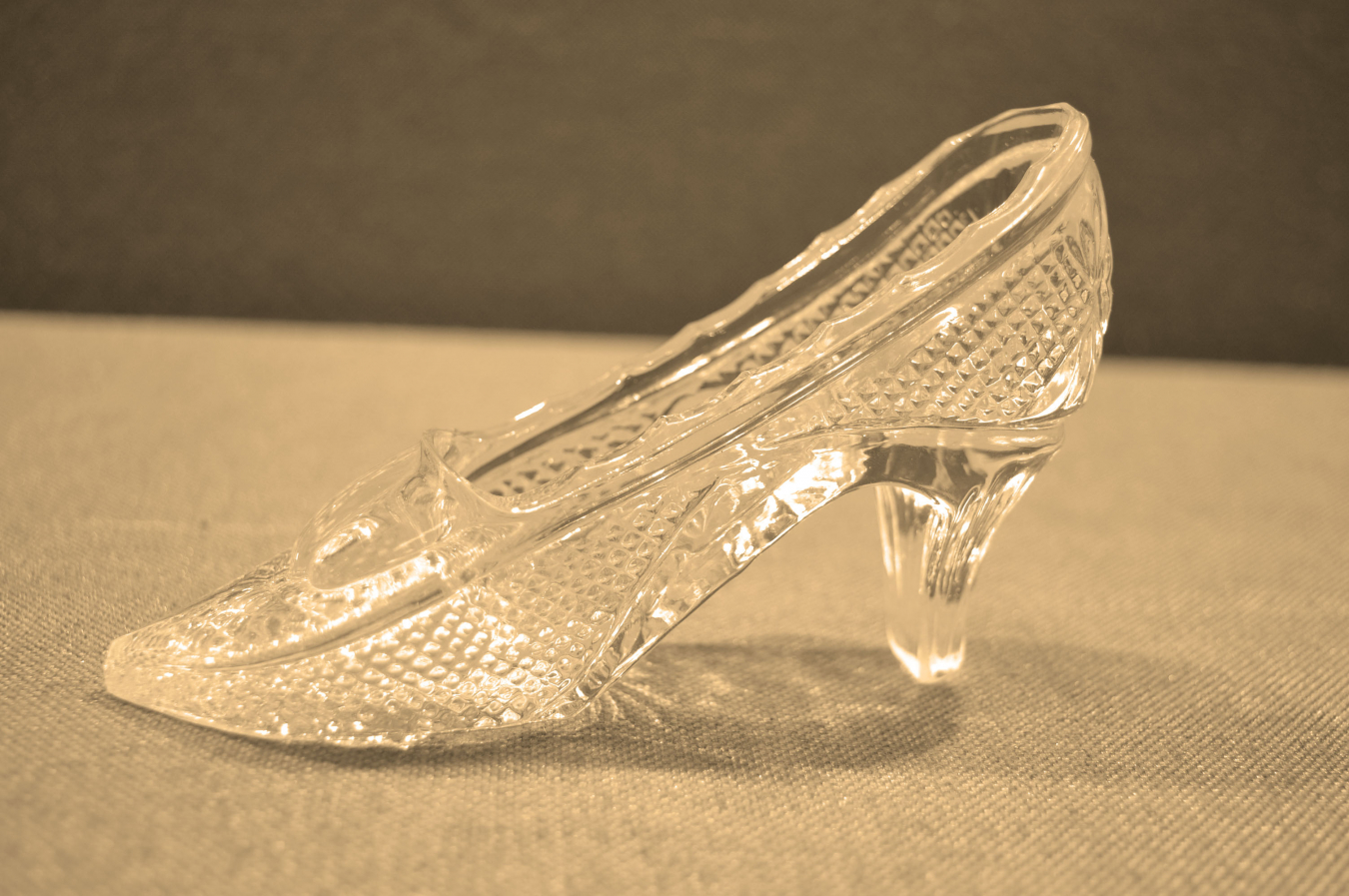 Хрустальная туфелька. Ля ля ля туфли из хрусталя. Хрустальная туфелька. Ля ля ля туфли из хрусталя. Туфли золушки.