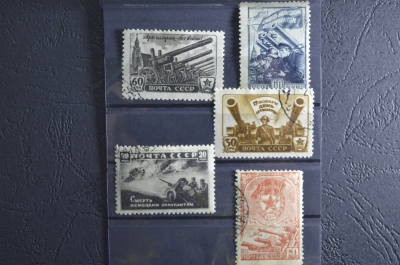 Набор марок (5 штук) "Артиллерия - Бог войны", 1942 и 1945 гг. Оборона Ленинграда.