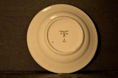 Суповая тарелка Люфтваффе, с красной каймой, производства Kolmar. Германия. 1941 год.